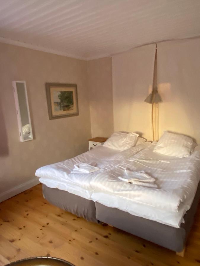 Spjutsbygds Gards Bed And Breakfast Rodeby Buitenkant foto